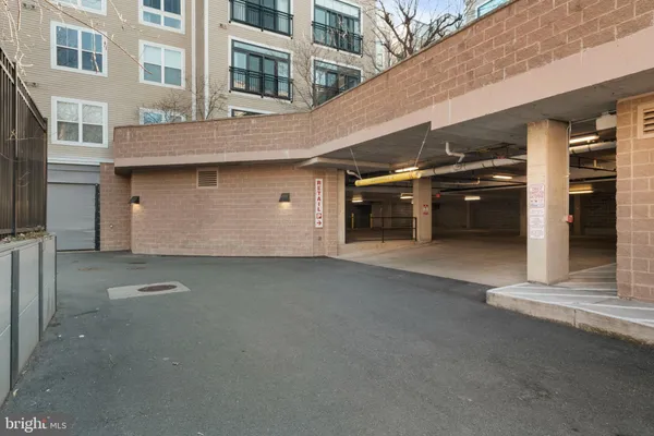 $1,800 | 989 South Buchanan Street, Unit 423, Arlington, VA 22204