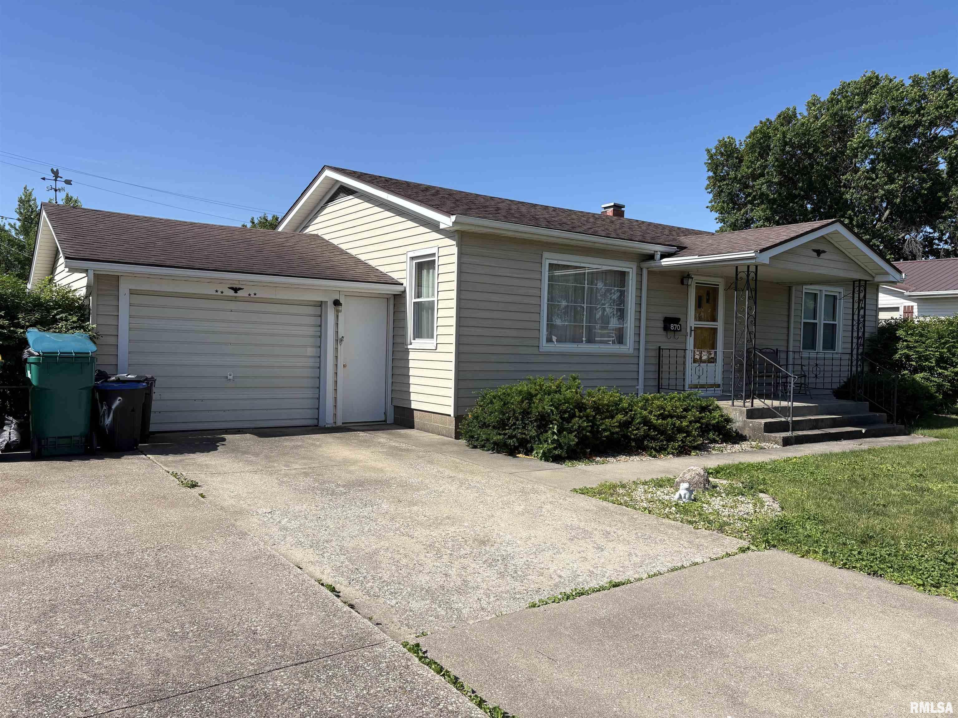 870 Park View Road Galesburg, IL 61401 - Photo 3 of 60