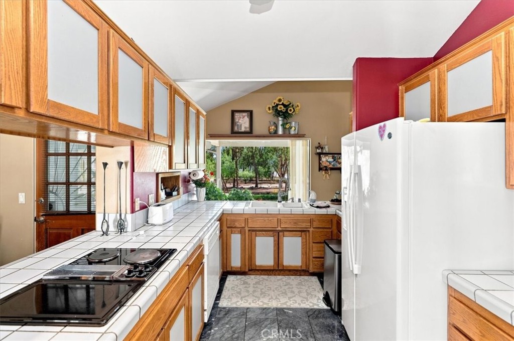 22801 Norbert Street Perris, CA 92570 - Photo 14 of 58 Kitchen