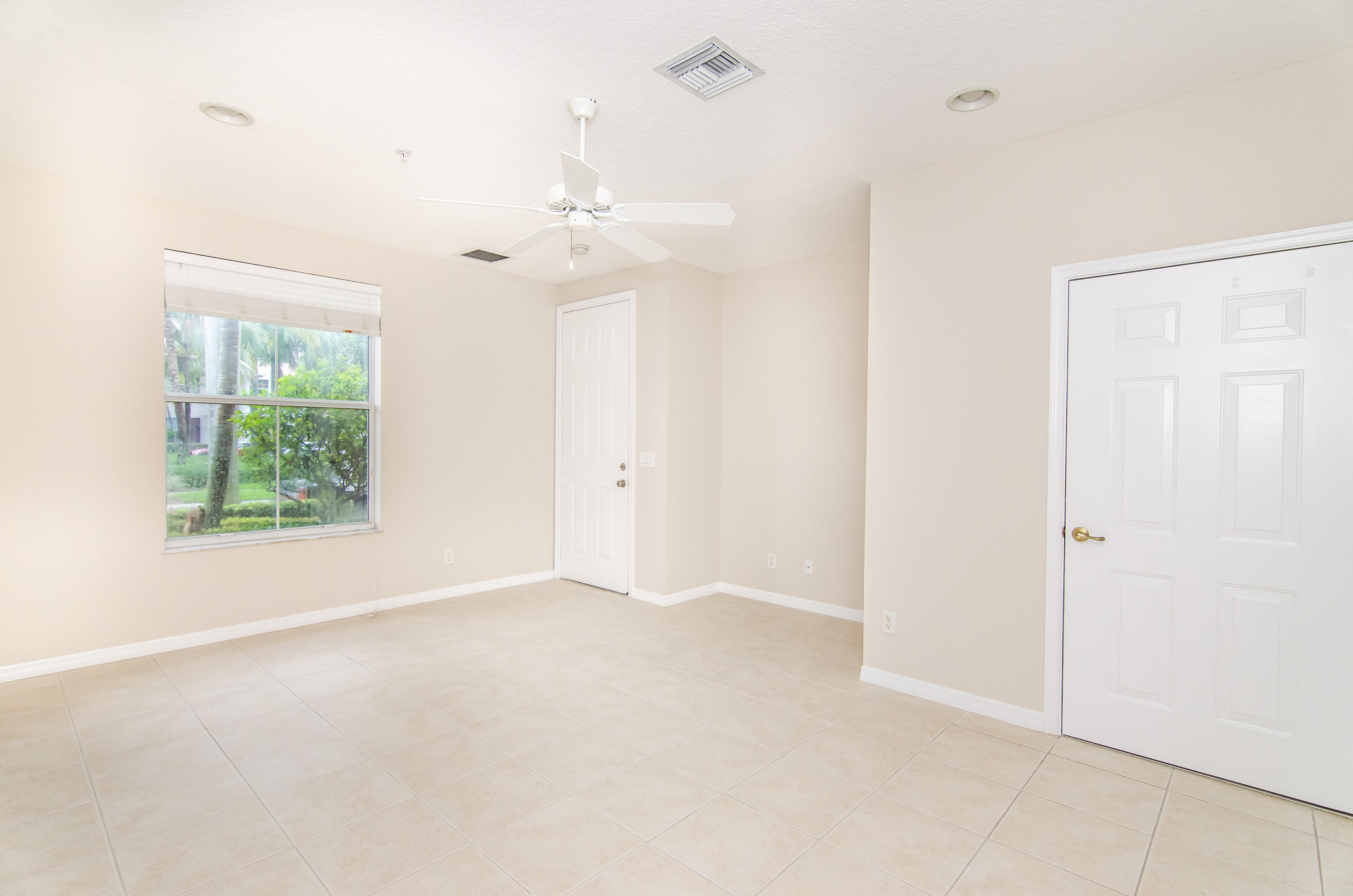 4281 East Main Street Jupiter, FL 33458 - Photo 15 of 37 an empty room with a window