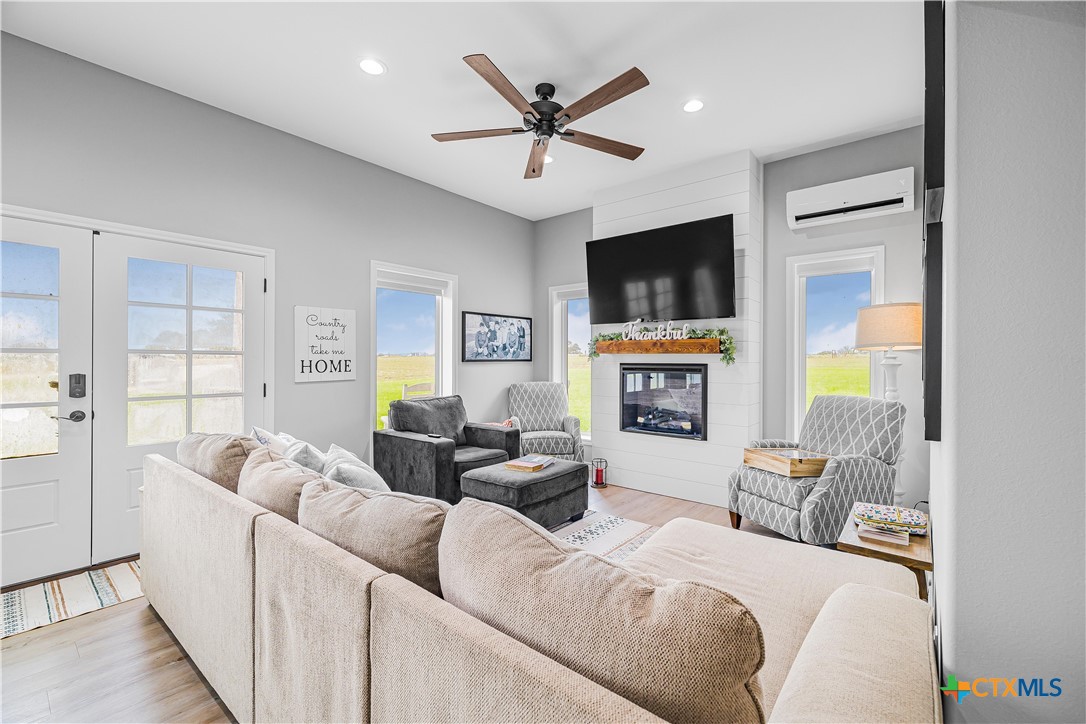 686 Rappold Road Yoakum, TX 77995 - Photo 13 of 45 Gallery Image 13