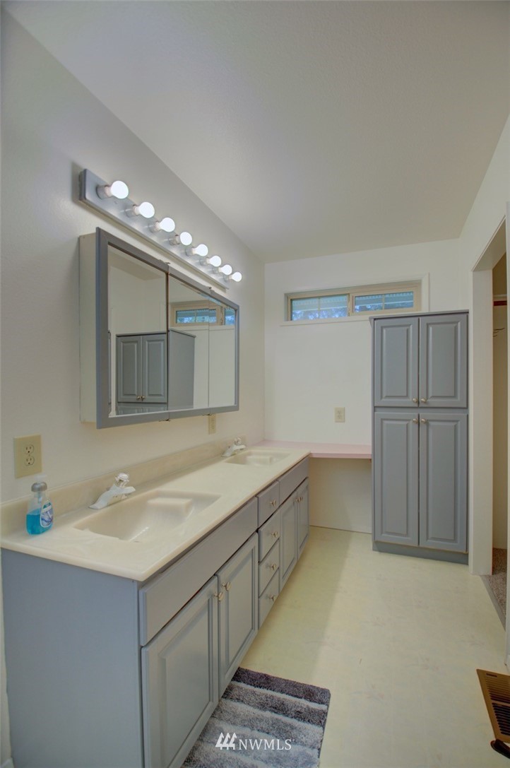 575 Telegraph Road Winlock, WA 98596 - Photo 14 of 30 a bathroom with a sink and a mirror
