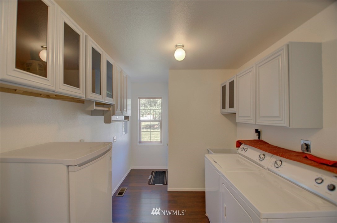 575 Telegraph Road Winlock, WA 98596 - Photo 22 of 30 a utility room with closet dryer and washer