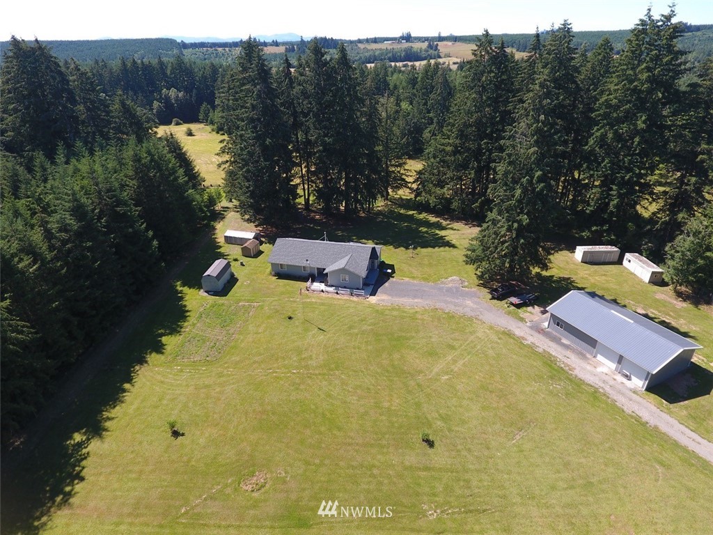 575 Telegraph Road Winlock, WA 98596 - Photo 29 of 30 a view of a swimming pool with a yard and mountain view