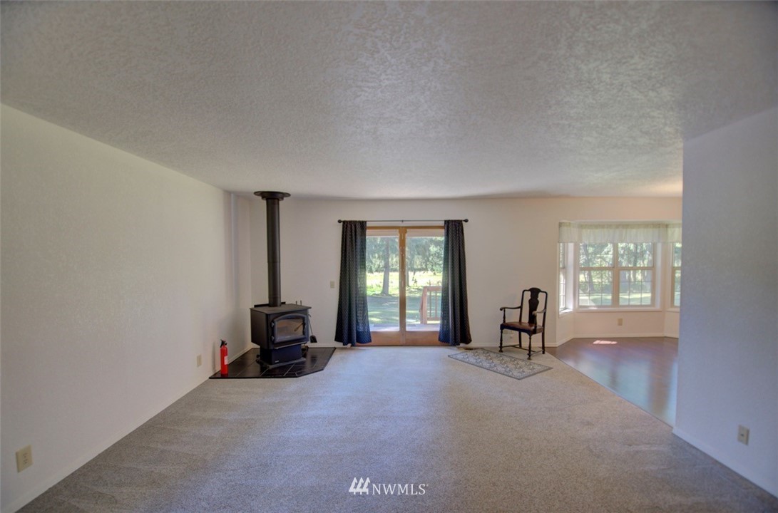 575 Telegraph Road Winlock, WA 98596 - Photo 6 of 30 a living room with furniture and a large window