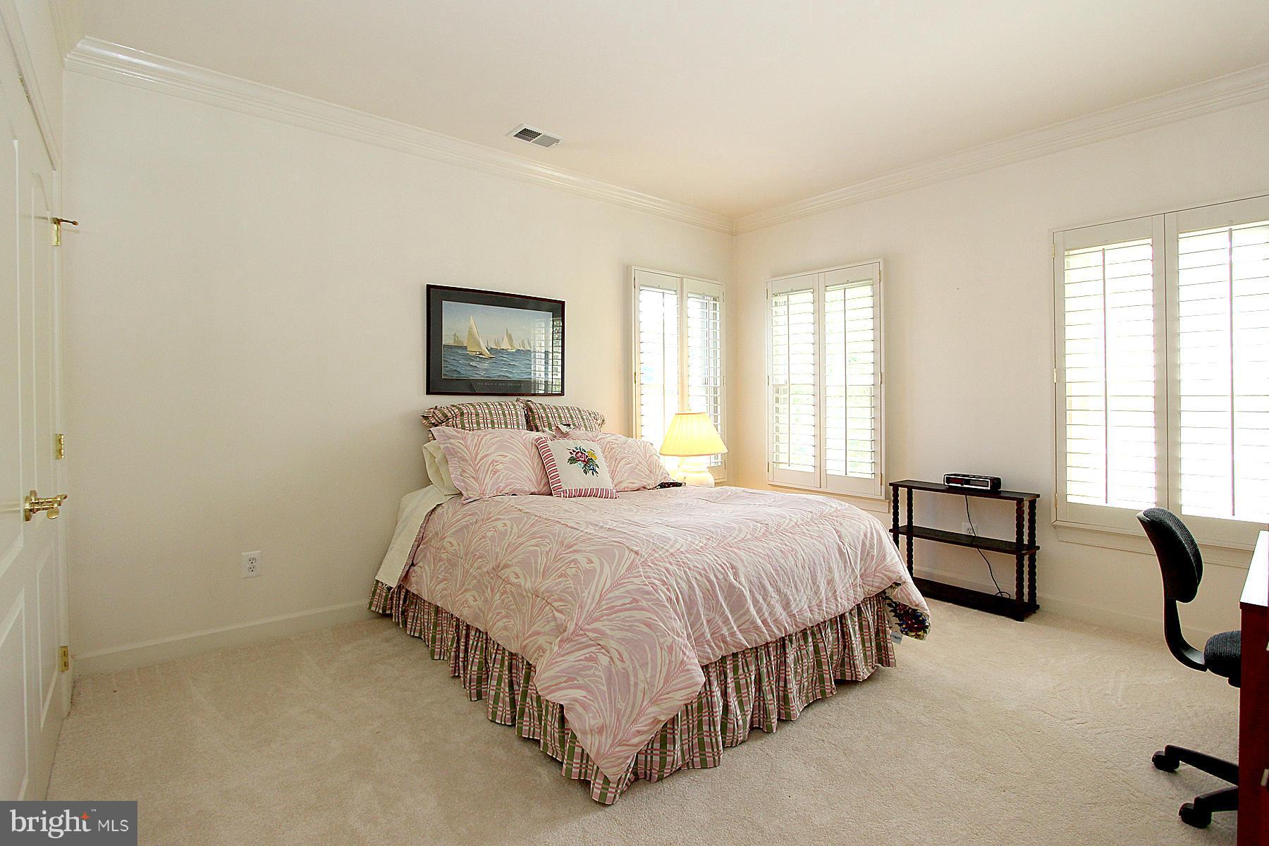 882 Chinquapin Road McLean, VA 22102 - Photo 20 of 30 Bedroom