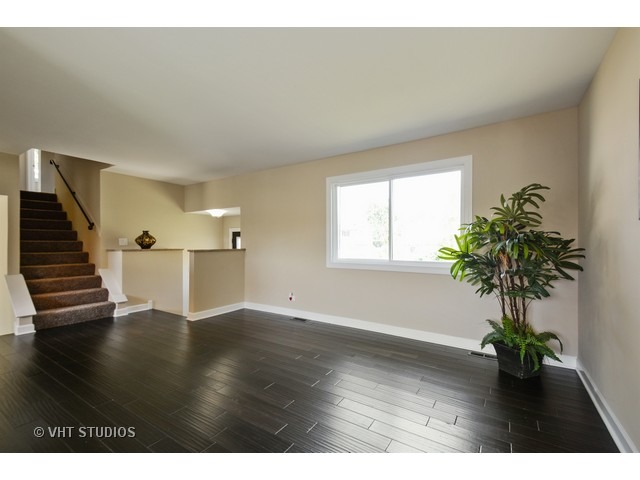 16 Oakview Road Matteson, IL 60443 - Photo 2 of 10