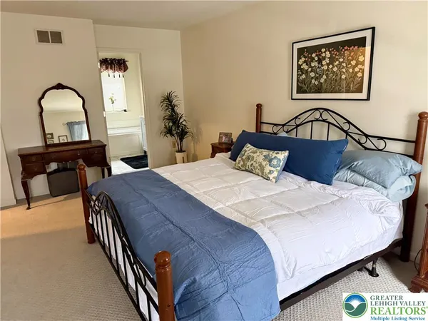 $629,900 | 1022 Covered Bridge Crossing, Allentown, PA 18104