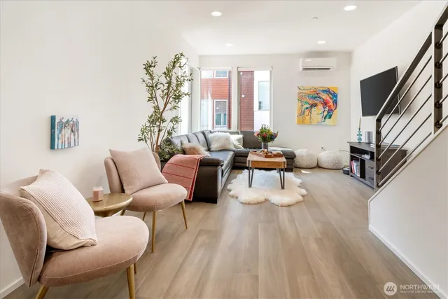 $749,999 | 551 28th Avenue, Seattle, WA 98122