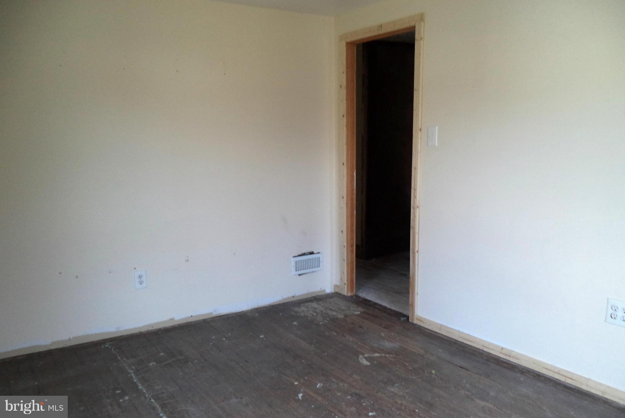 437 Ridge Avenue Hagerstown, MD 21740 - Photo 16 of 17 Bedroom