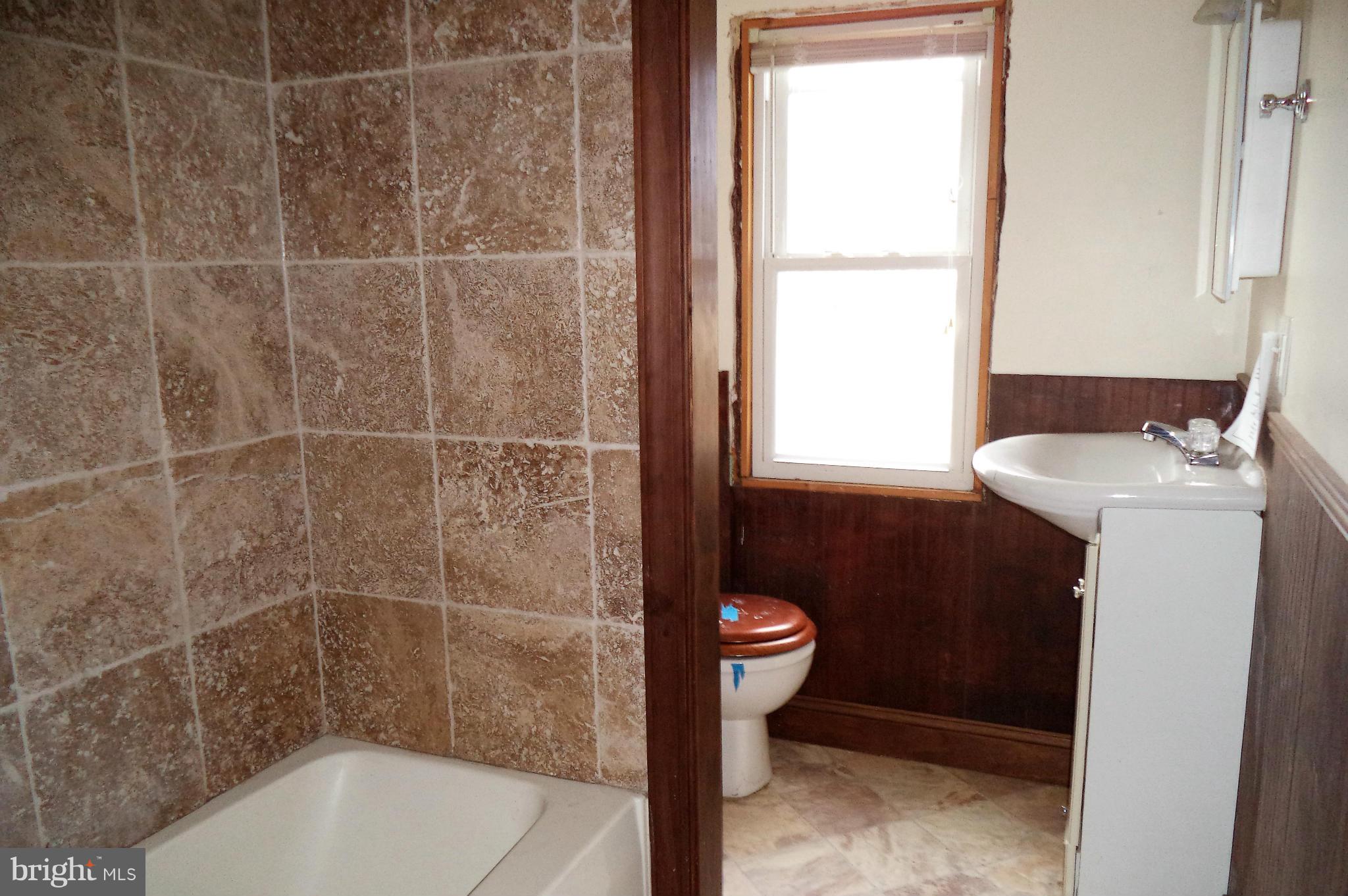 437 Ridge Avenue Hagerstown, MD 21740 - Photo 17 of 17 Bath