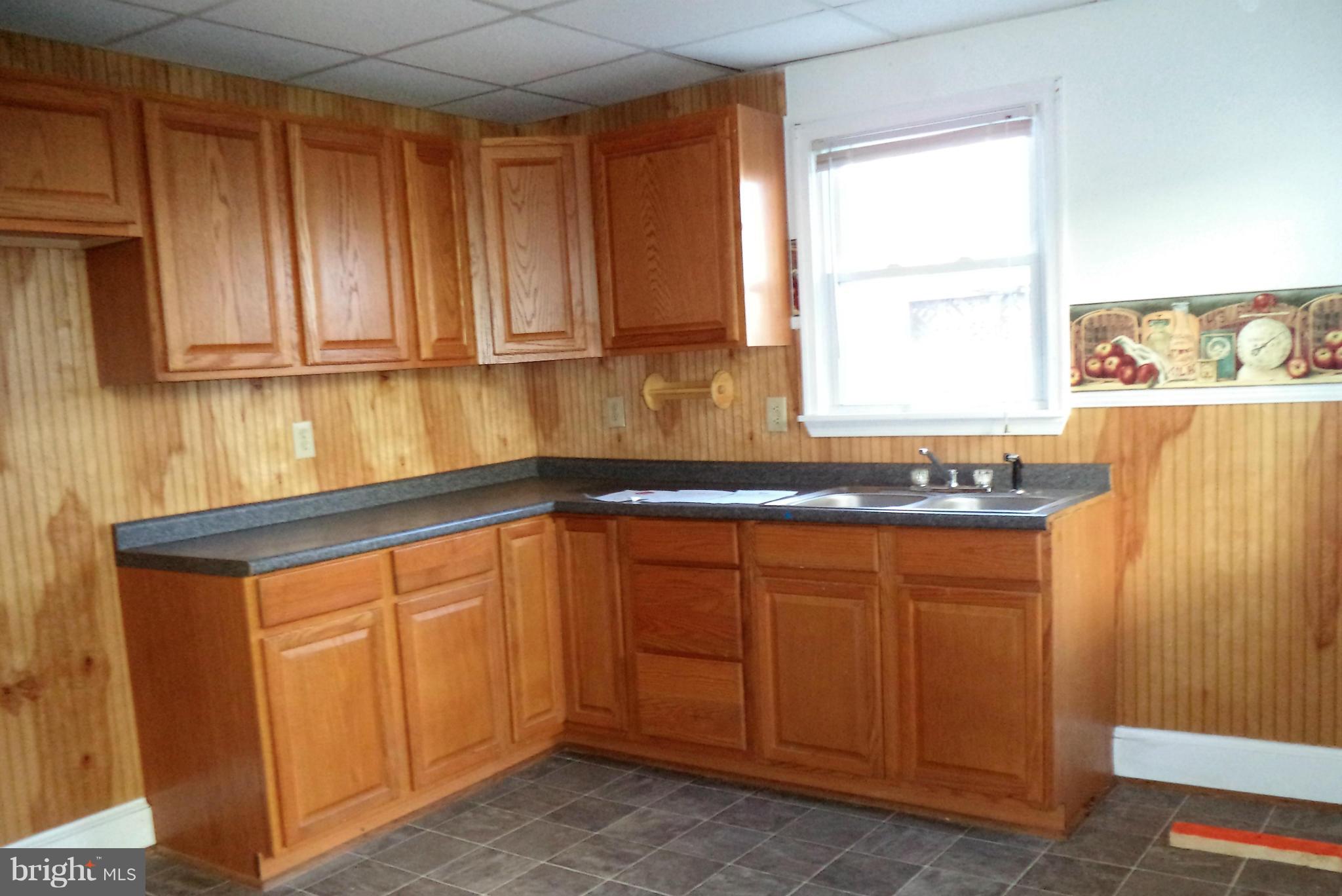 437 Ridge Avenue Hagerstown, MD 21740 - Photo 6 of 17 Kitchen