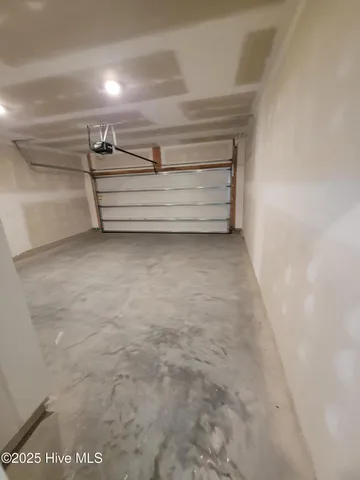 $2,400 | 302 Red Cedar Drive, Sneads Ferry, NC 28460