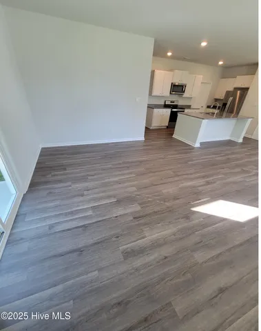 $2,400 | 302 Red Cedar Drive, Sneads Ferry, NC 28460