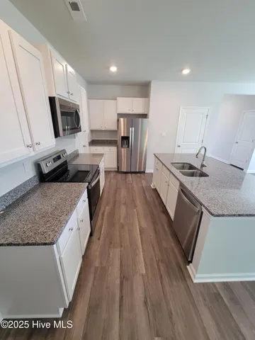 $2,400 | 302 Red Cedar Drive, Sneads Ferry, NC 28460