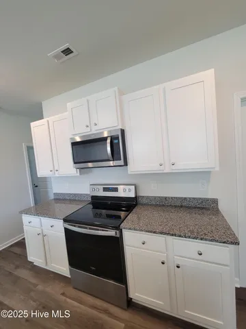 $2,400 | 302 Red Cedar Drive, Sneads Ferry, NC 28460