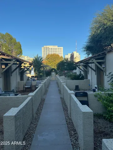 a view of a house with backyard