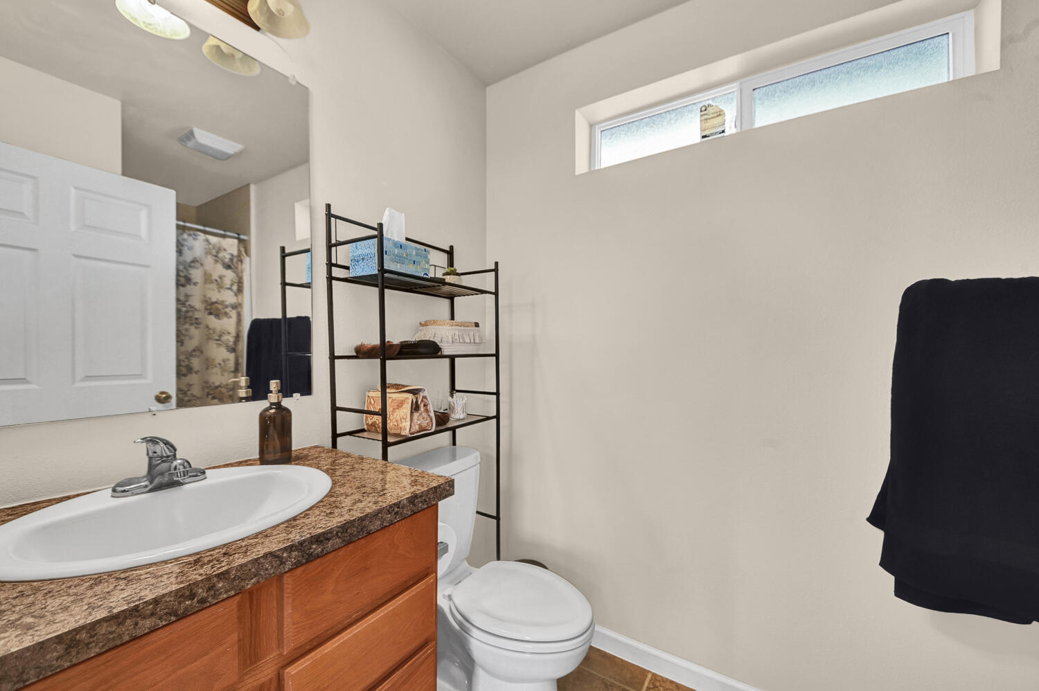 61258 Blakely Road Bend, OR 97702 - Photo 15 of 26 Primary bath.