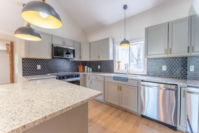 $599,900 | 369 Thompson Road, Thompson, CT 06277