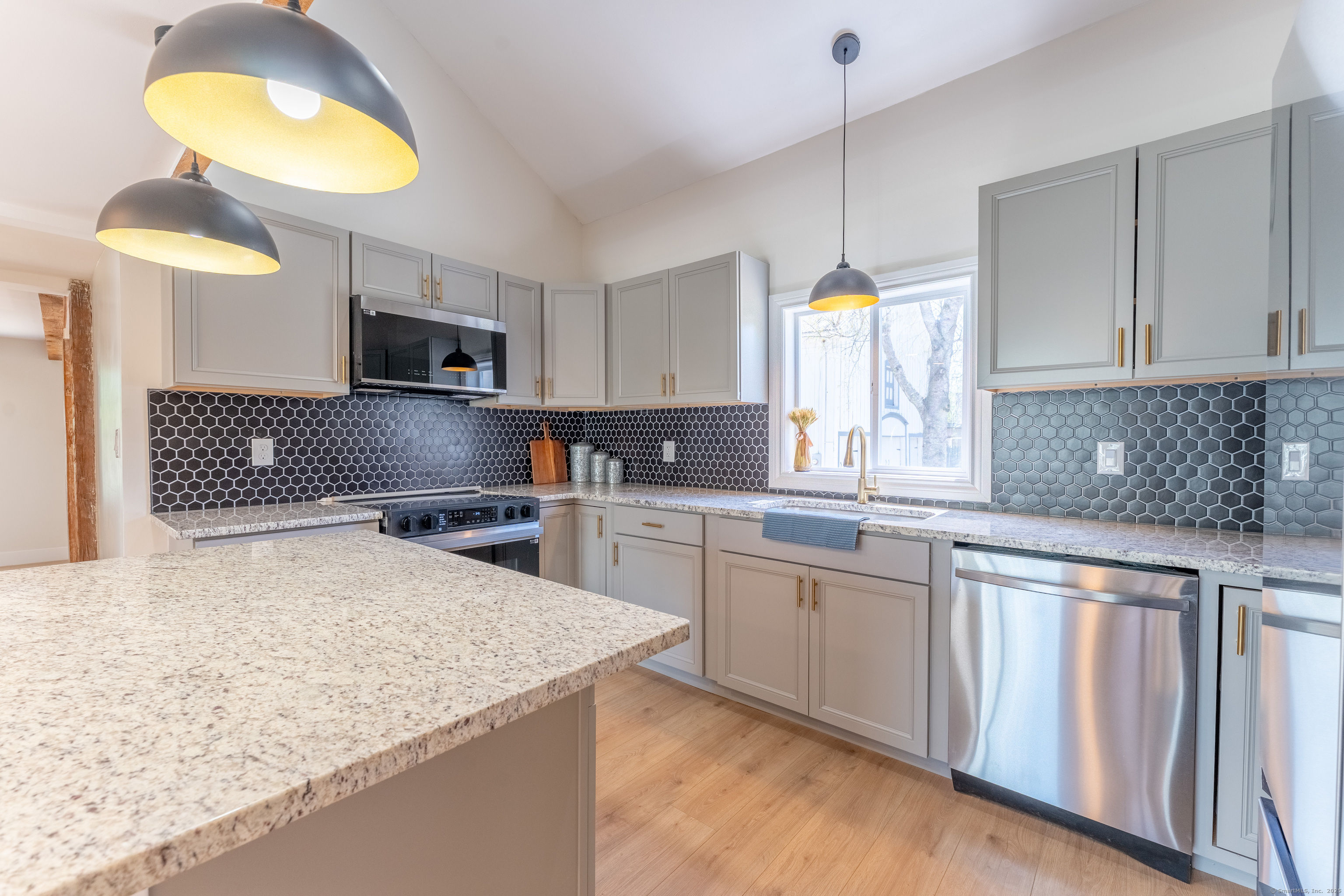 369 Thompson Road Thompson, CT 06277 - Photo 10 of 40