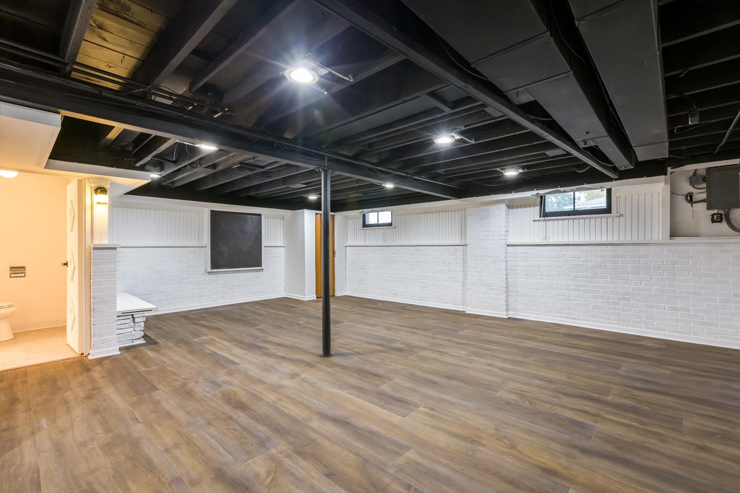 9539 Lorel Avenue Skokie, IL 60077 - Photo 27 of 38 a view of an empty room