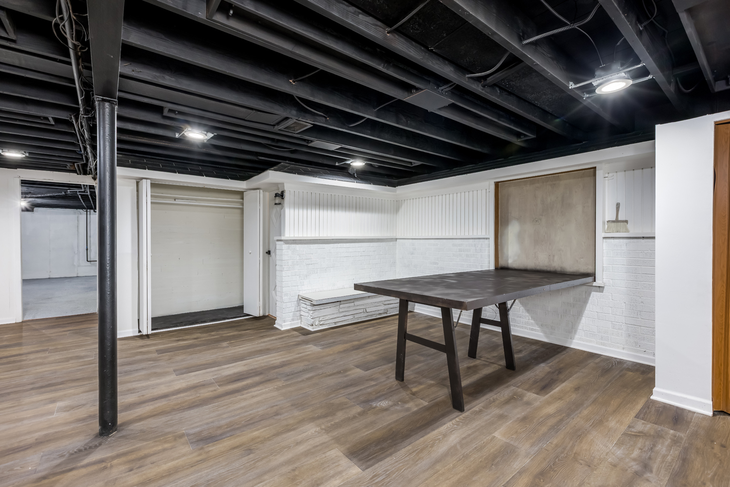 9539 Lorel Avenue Skokie, IL 60077 - Photo 28 of 38 a view of a livingroom with furniture and wooden floor