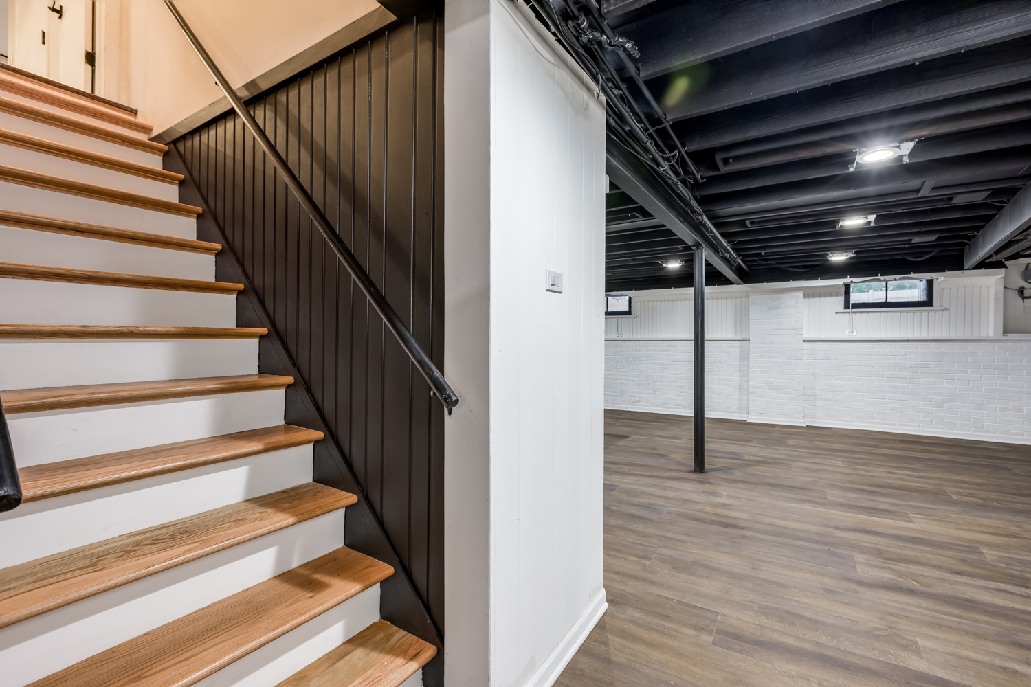 9539 Lorel Avenue Skokie, IL 60077 - Photo 29 of 38 a view of entryway