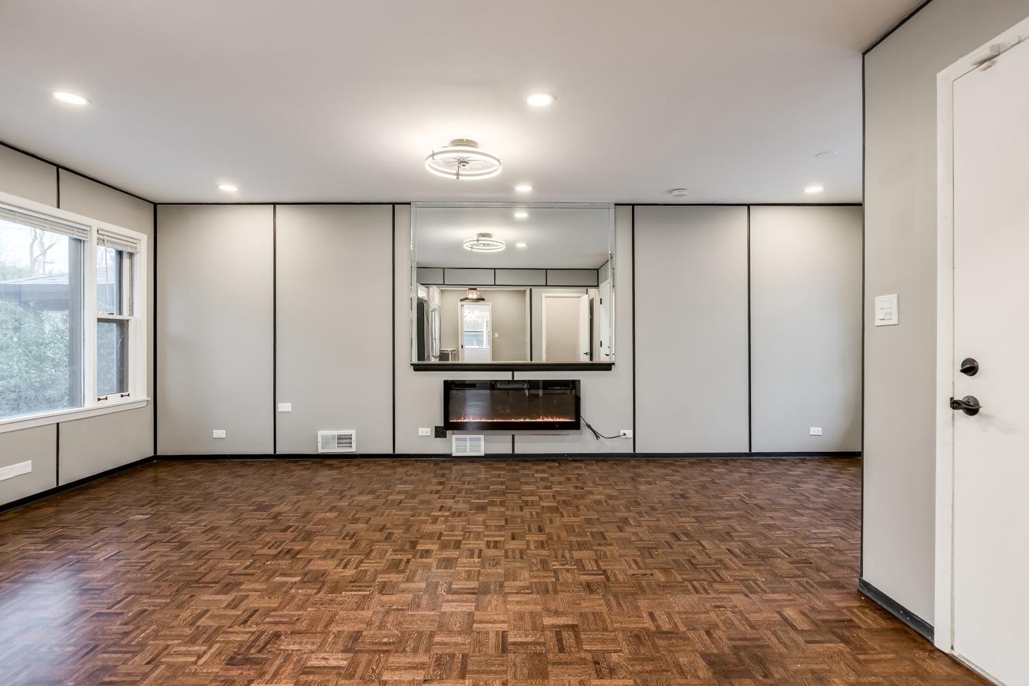 9539 Lorel Avenue Skokie, IL 60077 - Photo 7 of 38 a view of empty room