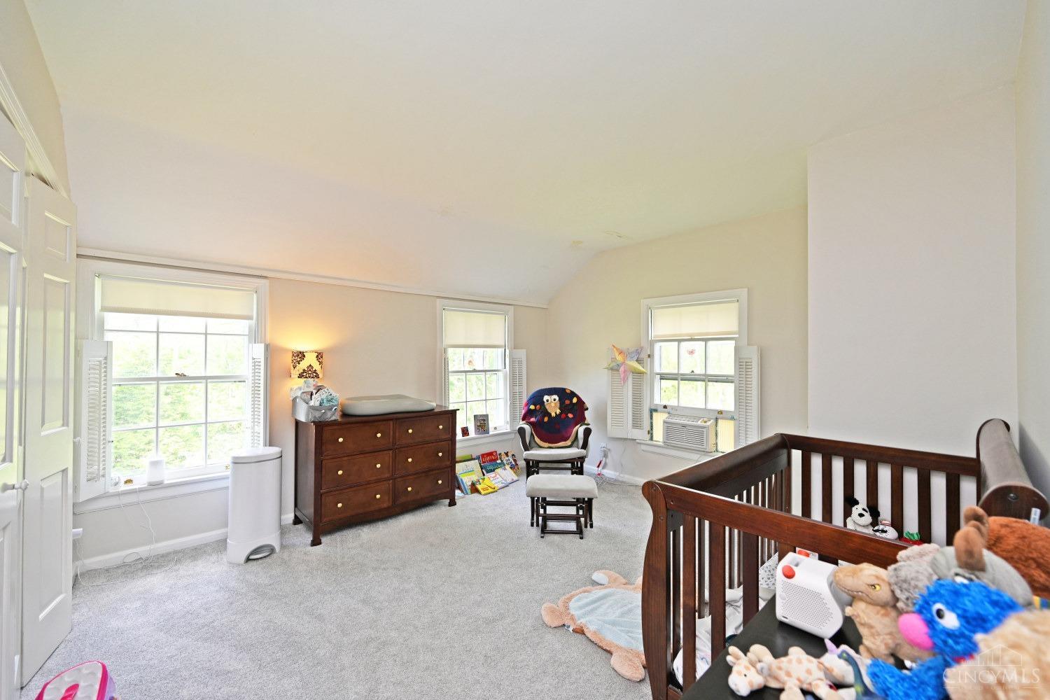6900 Drake Road Cincinnati, OH 45243 - Photo 28 of 44