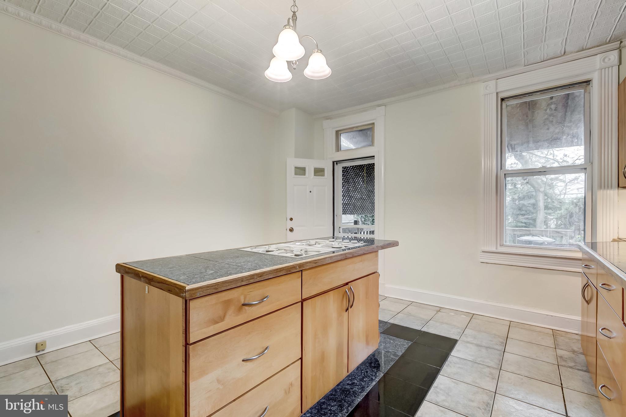 4028 Roland Avenue Baltimore, MD 21211 - Photo 12 of 32