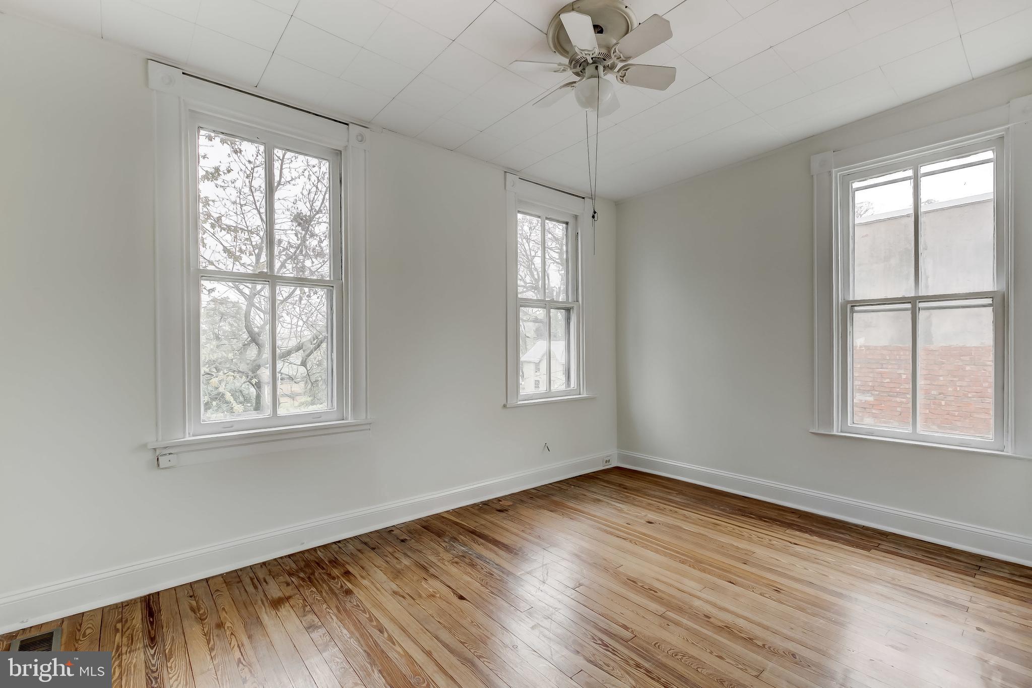 4028 Roland Avenue Baltimore, MD 21211 - Photo 16 of 32
