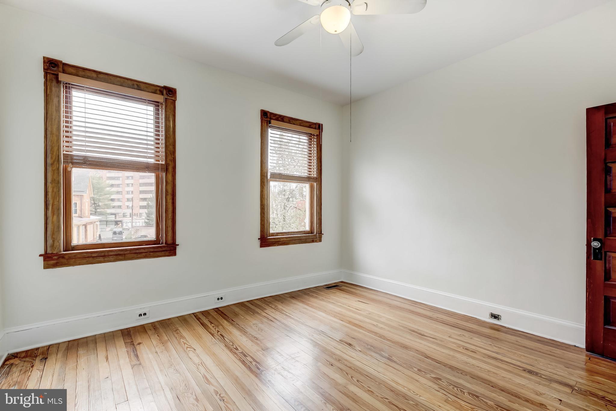 4028 Roland Avenue Baltimore, MD 21211 - Photo 23 of 32