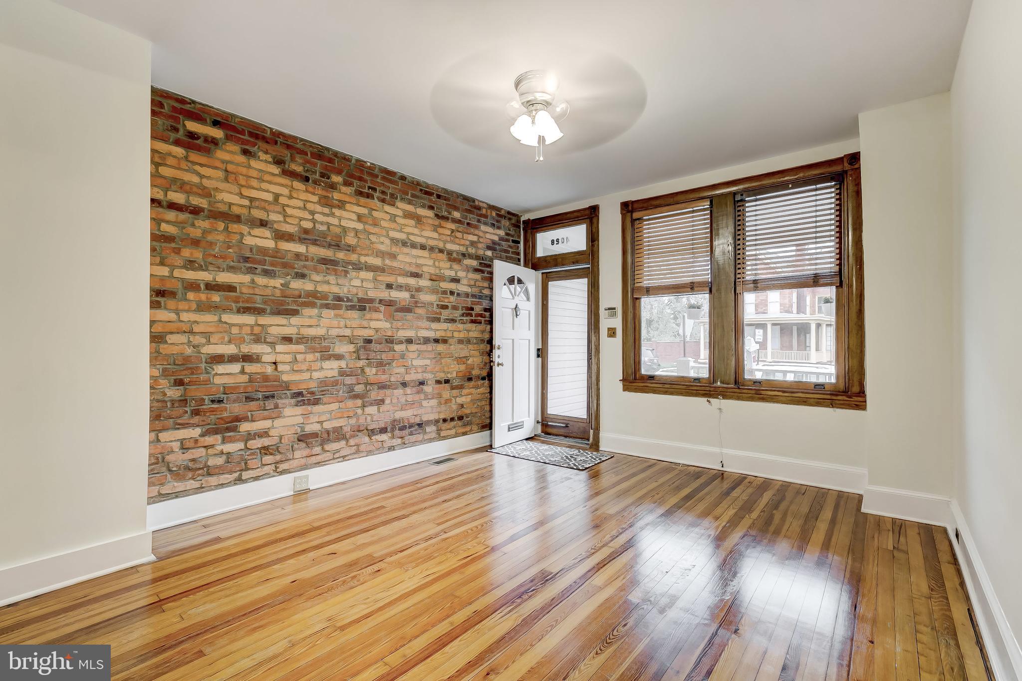 4028 Roland Avenue Baltimore, MD 21211 - Photo 4 of 32