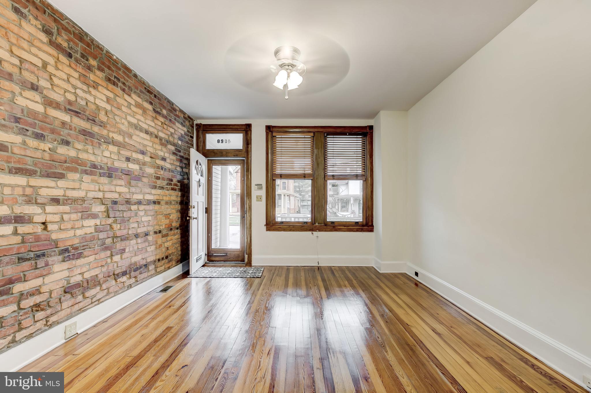 4028 Roland Avenue Baltimore, MD 21211 - Photo 5 of 32