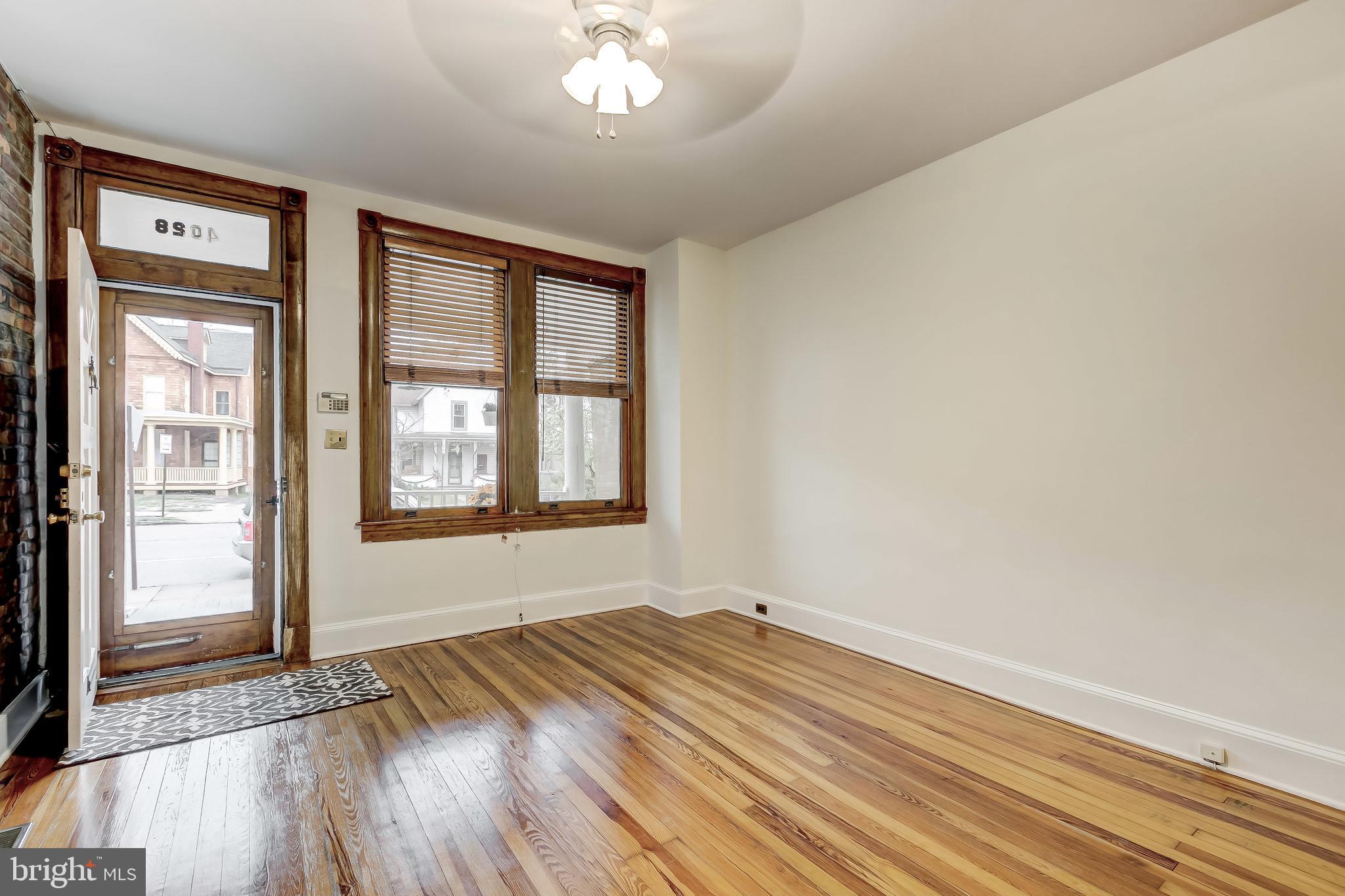 4028 Roland Avenue Baltimore, MD 21211 - Photo 6 of 32
