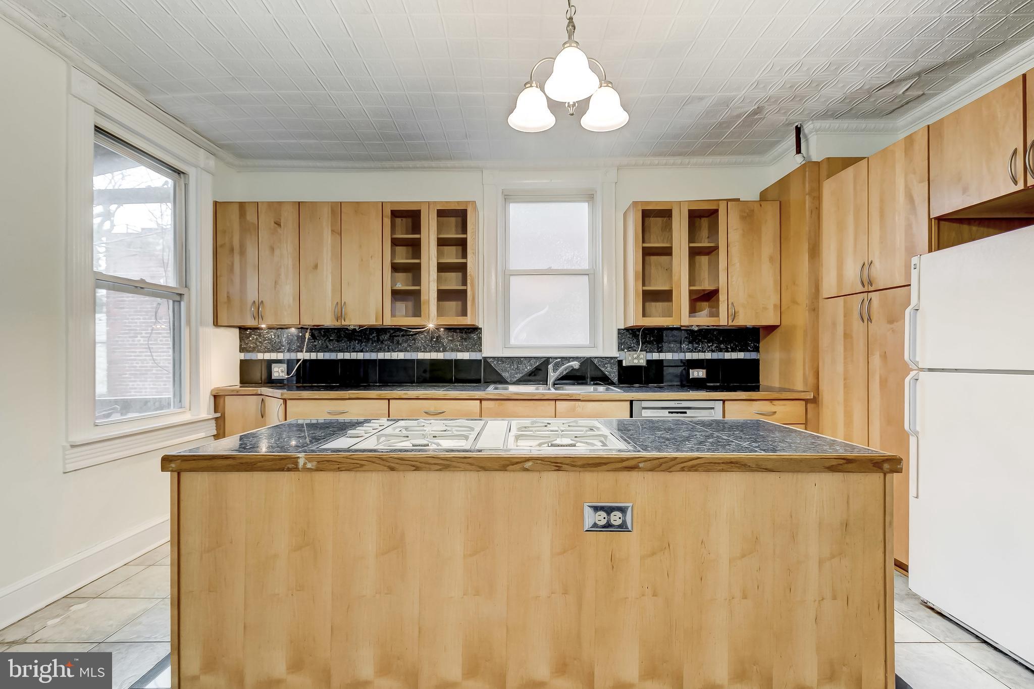 4028 Roland Avenue Baltimore, MD 21211 - Photo 10 of 32