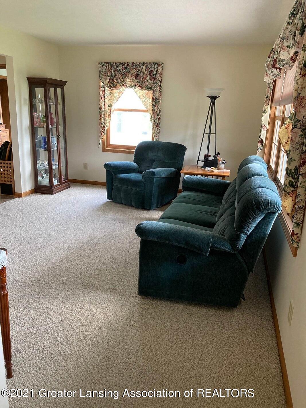 661 South Edgar Road Mason, MI 48854 - Photo 4 of 29 4_661