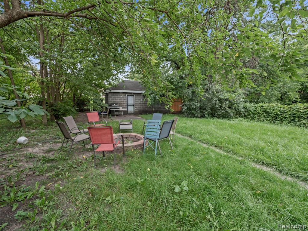 1789 Field Street Detroit, MI 48214 - Photo 8 of 49