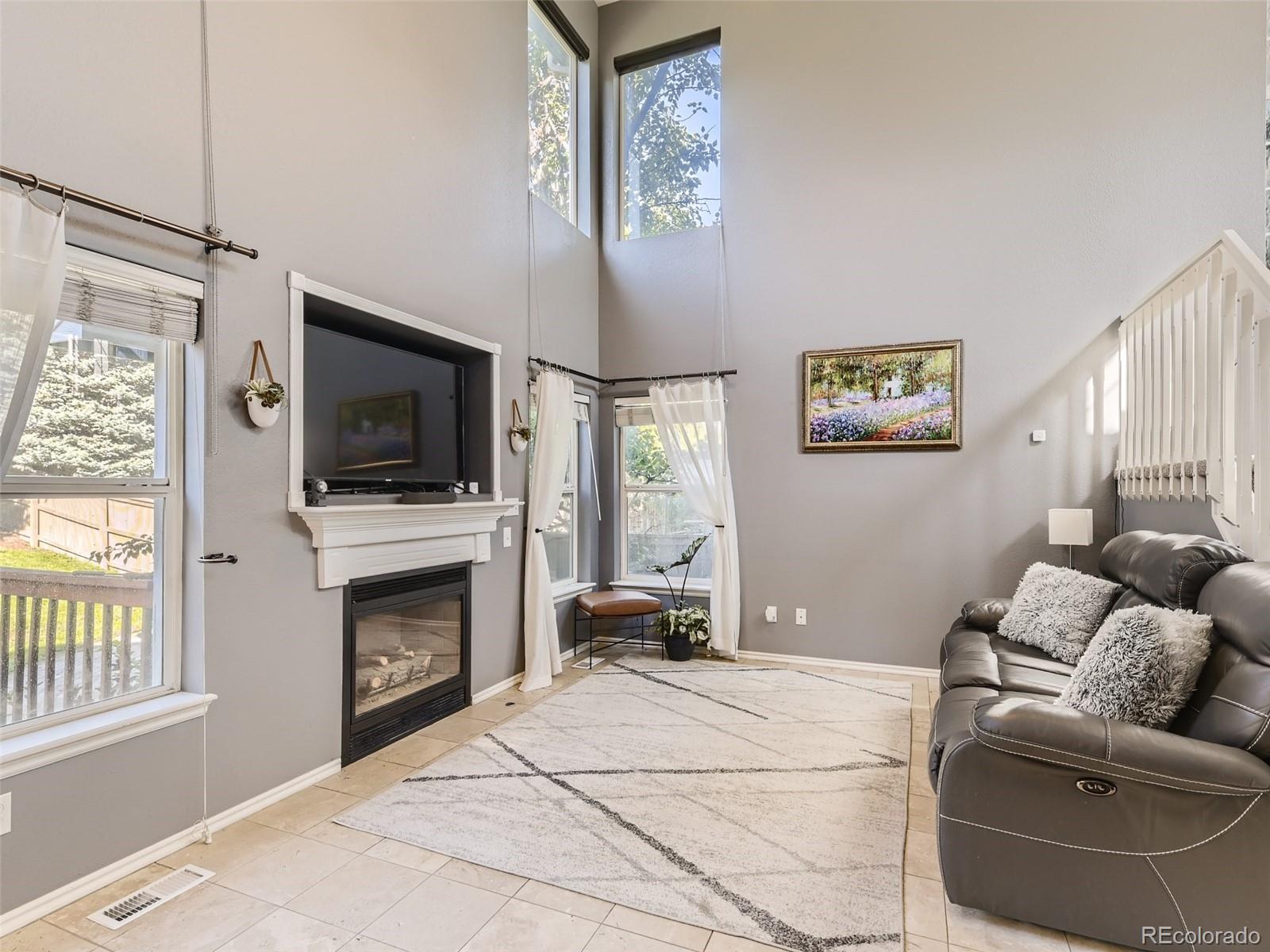 9710 Burberry Way Highlands Ranch, CO 80129 - Photo 5 of 28 Gallery Image 5