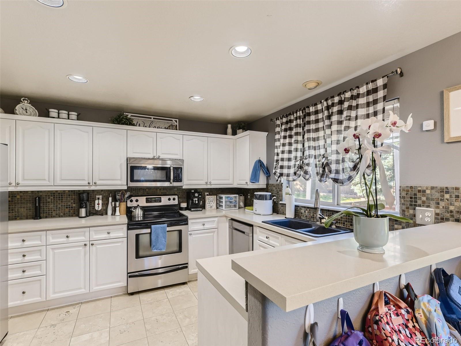 9710 Burberry Way Highlands Ranch, CO 80129 - Photo 8 of 28 Gallery Image 8