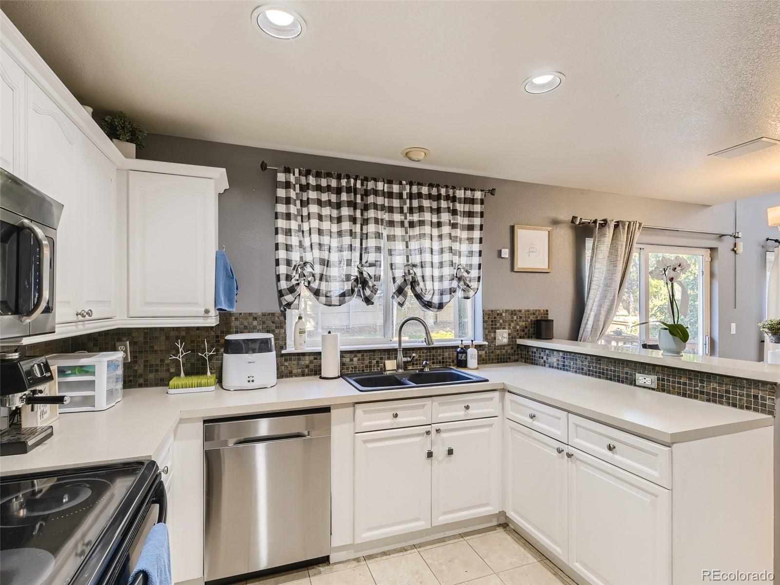 9710 Burberry Way Highlands Ranch, CO 80129 - Photo 9 of 28 Gallery Image 9