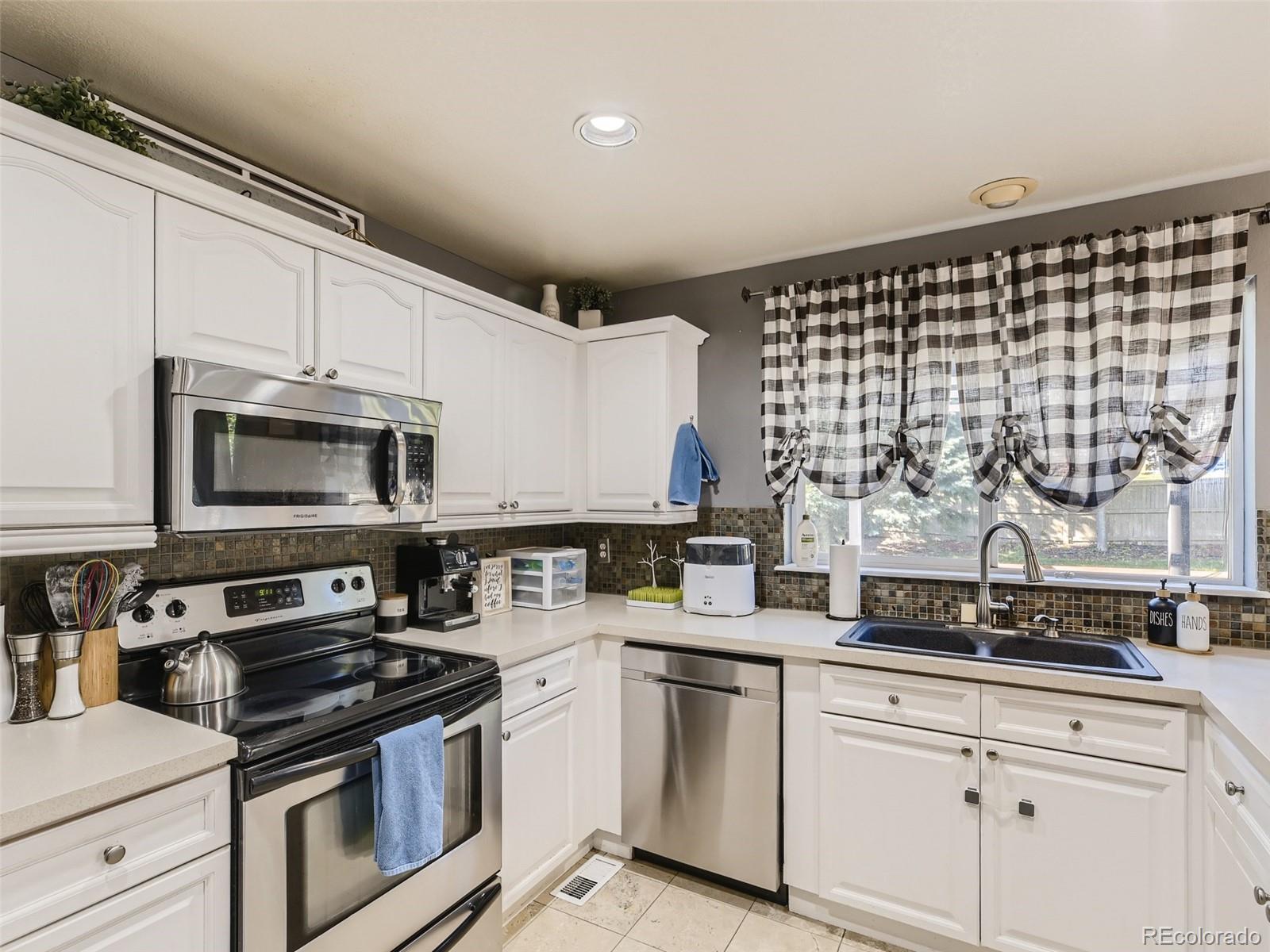 9710 Burberry Way Highlands Ranch, CO 80129 - Photo 10 of 28 Gallery Image 10