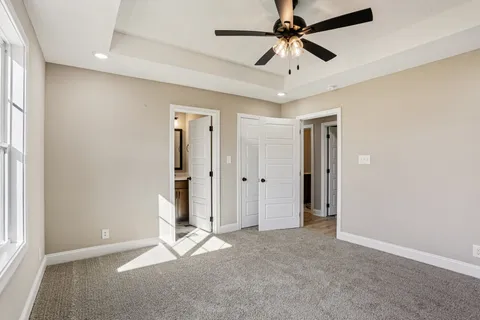 a view of a livingroom with a ceiling fan window and a ceiling fan