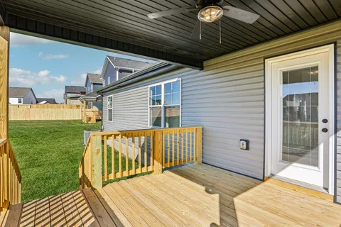 a view of a house with backyard