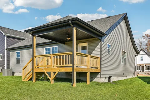 a front view of house with yard and garage
