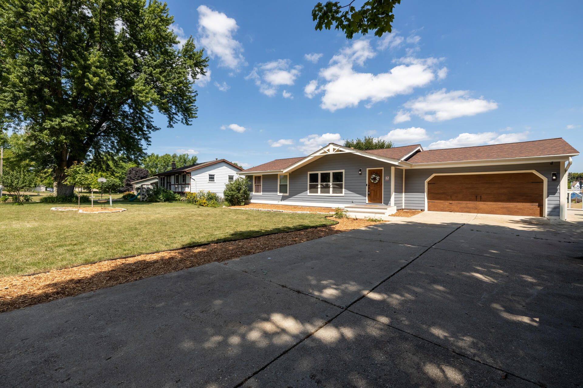 176 Ridgeway Drive Dousman, WI 53118 - Photo 2 of 27 3-Exterior_176 Ridgeway Dr