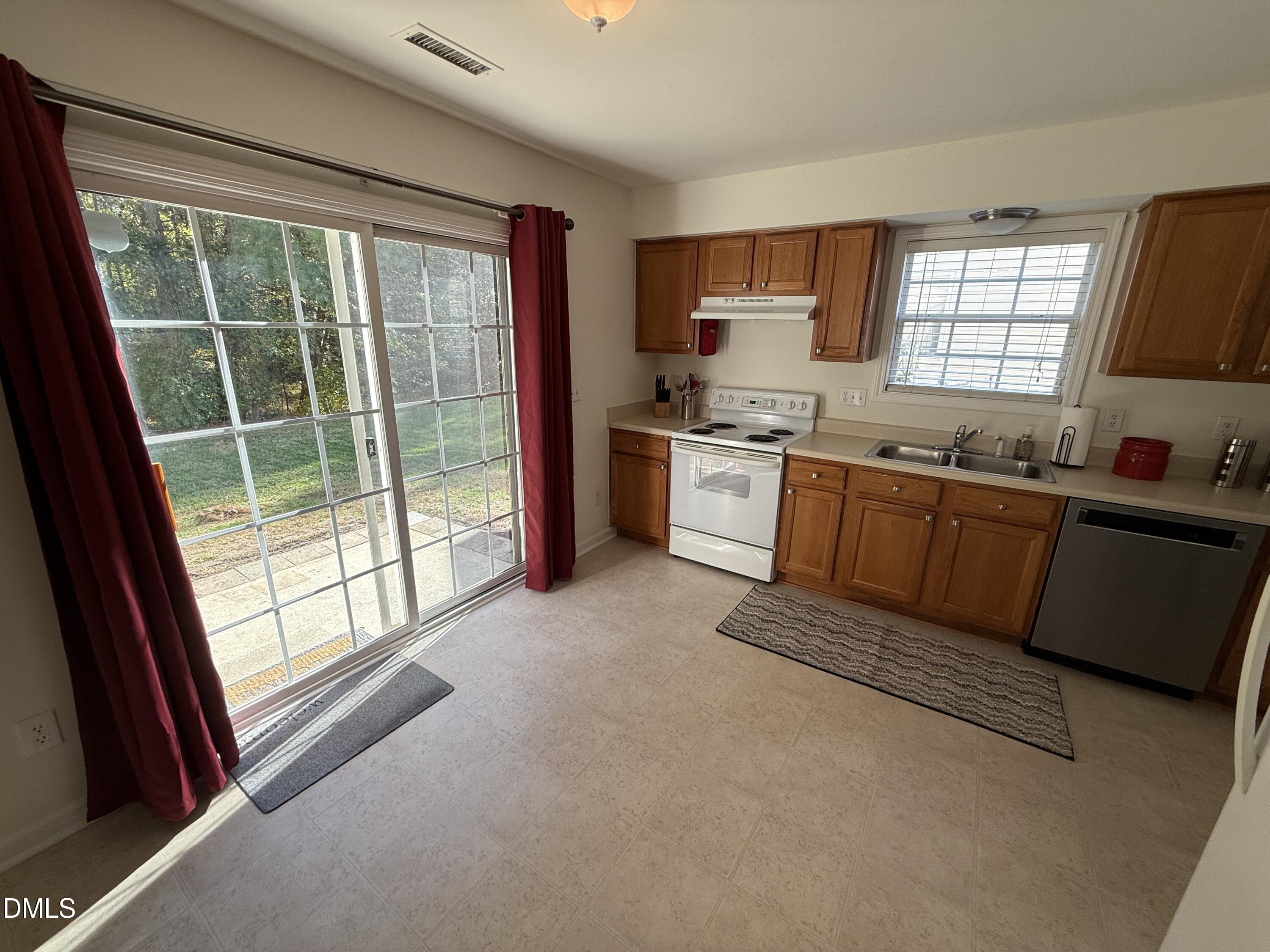 261 Inkster Cove Raleigh, NC 27603 - Photo 9 of 29 Kitchen