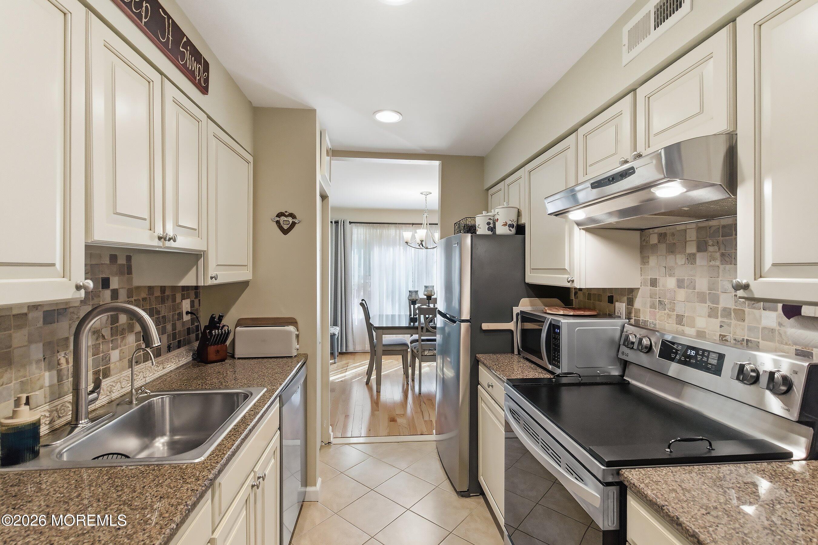 200 Portland Road, Unit E20 Highlands, NJ 07732 - Photo 8 of 22 06-Kitchen 4