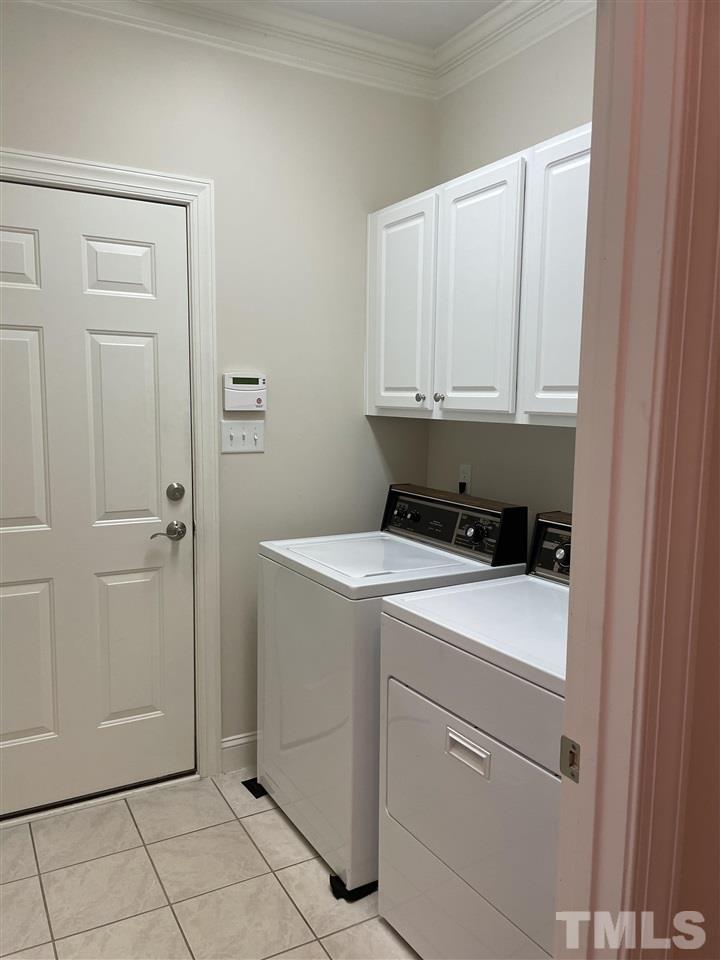 7370 Fontana Ridge Lane Raleigh, NC 27613 - Photo 14 of 27 a utility room with dryer and washer