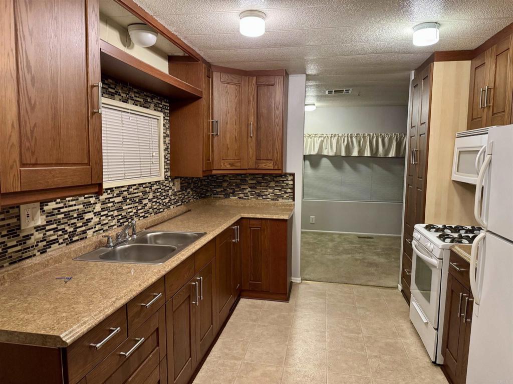 1925 Otay Lakes Road, Unit 39 Chula Vista, CA 91913 - Photo 3 of 33